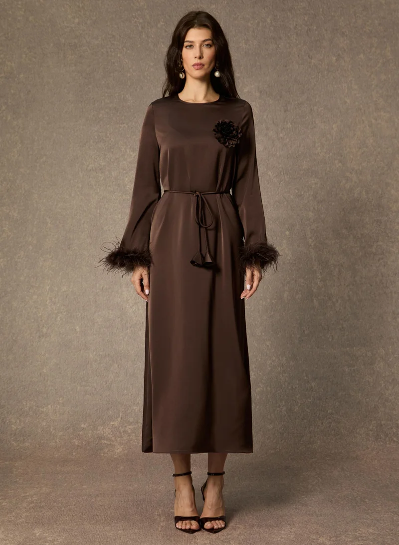 سنفير Effortlessly Luxe Brown Feather Cuff Midi Dress
